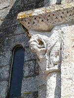 Lescure-d'Albigeois, Eglise St-Michel, Portail, Chapiteaux (02)